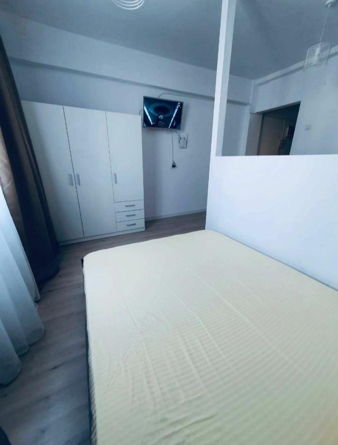 Garsoniera Craiova Centru Apartamento Exterior foto